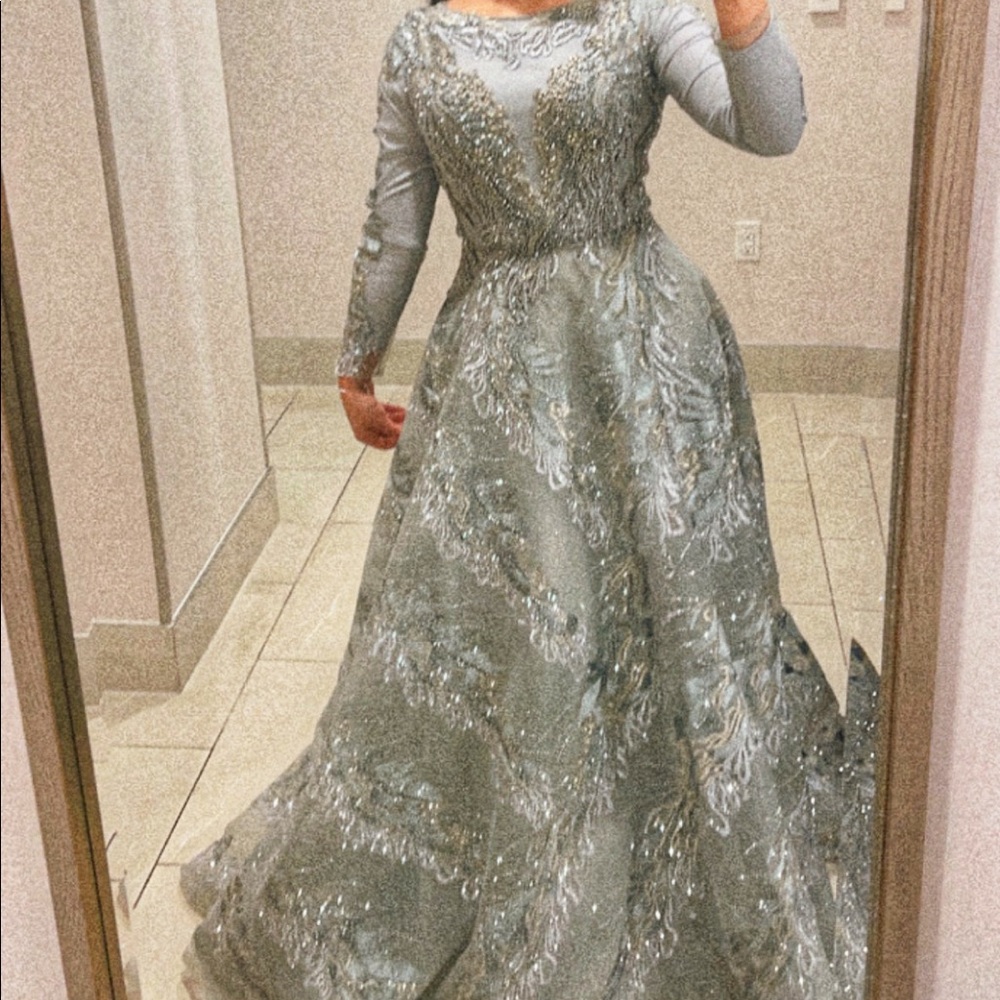 Dress ๐ค - Picture 3 of 4